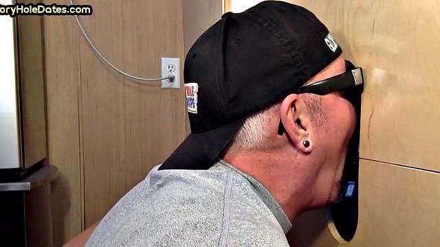 Cum-loving gloryhole DILF sucks cock in homemade video