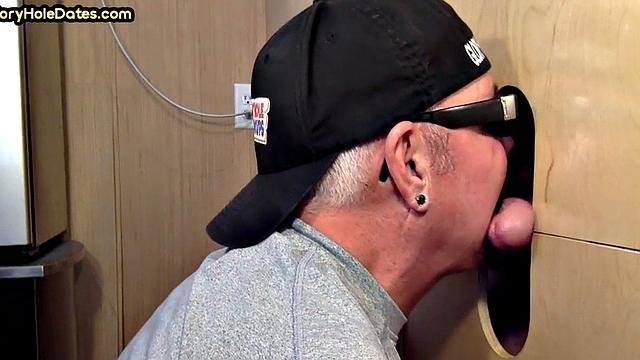 Cum-loving gloryhole DILF sucks cock in homemade video