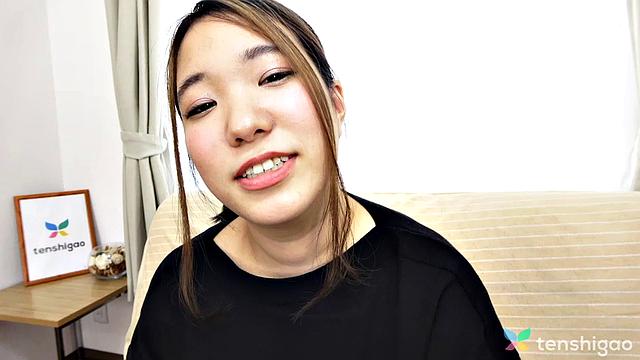 Alice Tukishima comes to visit for her first shoot