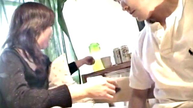 азиаточка с пальчиком не остановилась - получила по полной