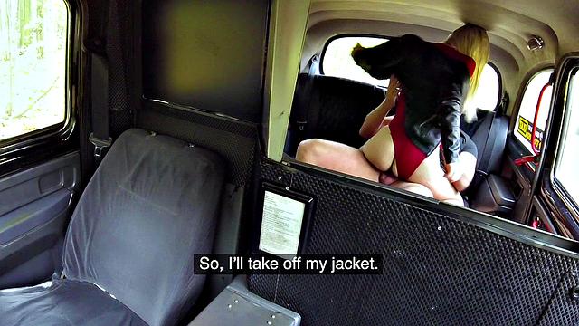 Blonde babe in jeans gets wet and wild licking for a free taxi ride