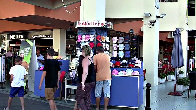 Hot amateur couple enjoys a blowjob on vacation