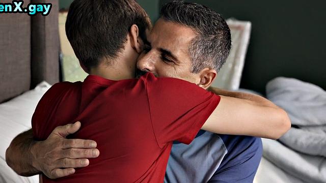 Manly DILF fucks skinny bottom twink in his bedroom