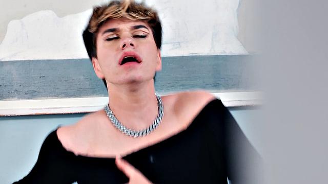 HETEROFLEXIBLE - Hung Hunk Manuel Skye DOMINATES Femboy's Bubble Butt