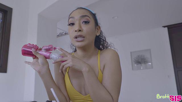 My Step Sis Is A Gamer Girl - S18:E10