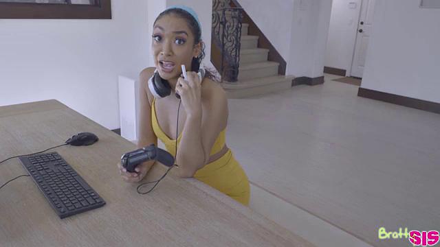 My Step Sis Is A Gamer Girl - S18:E10