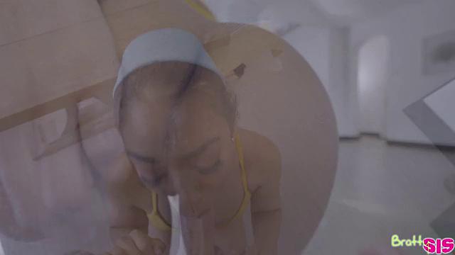 My Step Sis Is A Gamer Girl - S18:E10