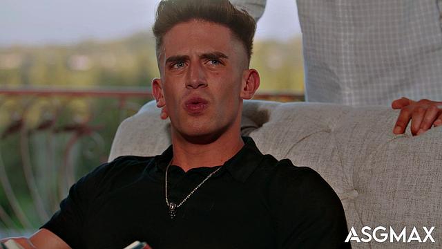 кадо взрывает атмосферу и устраивает жёсткую движуху в доме