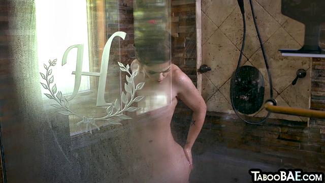 Big babe deepthroating lovers dick