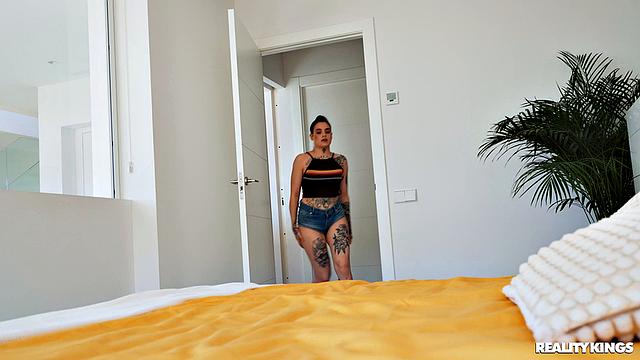 Roommate Swoops On Girlfriend