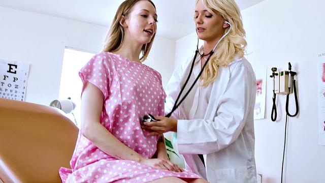 Lesbian pussyeating babes enjoy orgy at gynecologist