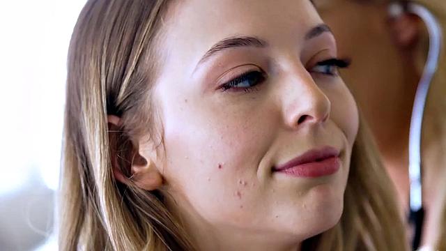 Lesbian pussyeating babes enjoy orgy at gynecologist