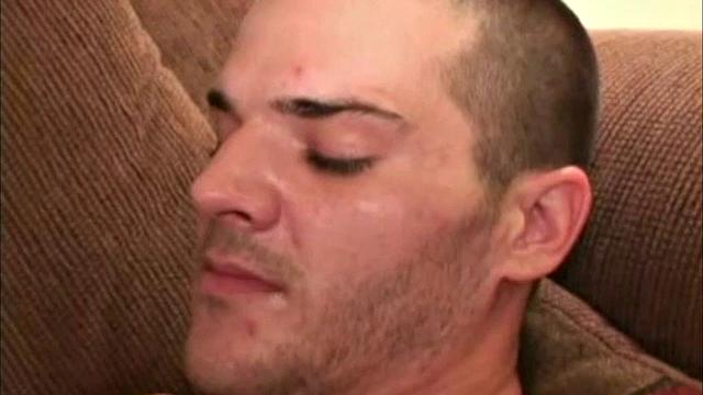 джеймс дрочит вместе с рабочим парнем