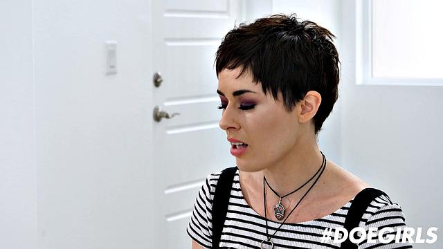 Tits & pussy for lunch