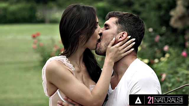 21 NATURALS - Sexy Babe Enjoys Deep Anal on Garden Bench