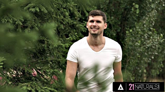 21 NATURALS - Sexy Babe Enjoys Deep Anal on Garden Bench