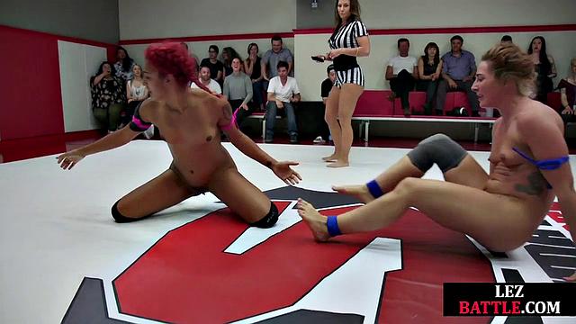 Hot lez wrestler fingered in 3some