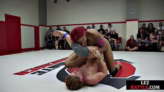 Hot lez wrestler fingered in 3some