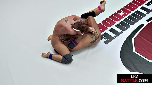 Hot lez wrestler fingered in 3some