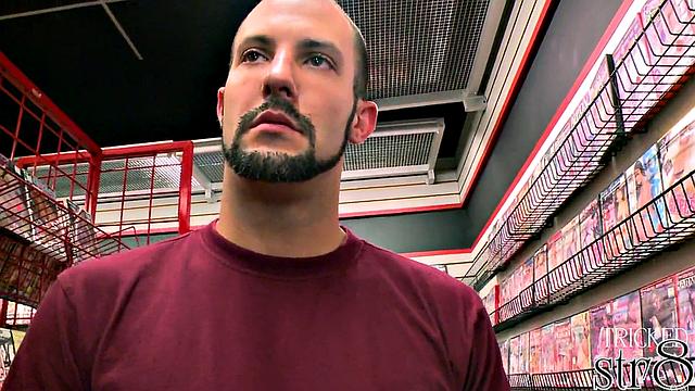 Real straight guy fooled at the gloryhole