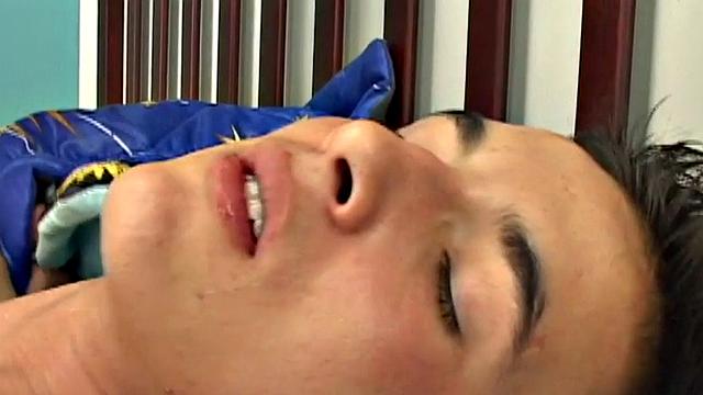 Real 21yo Spanish guy gets fucked in asshole at home