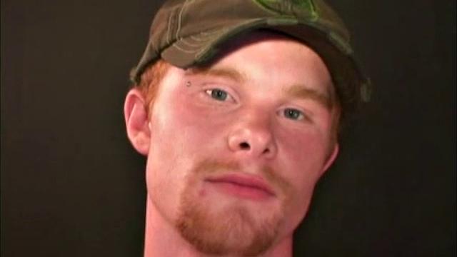 донни дрочит и кончает на камеру