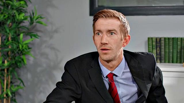 Начальница с огромными сиськами решила устроить себе офисный анал