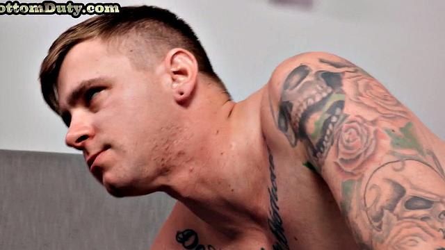 Army studs enjoy bareback anal sex in dormitory