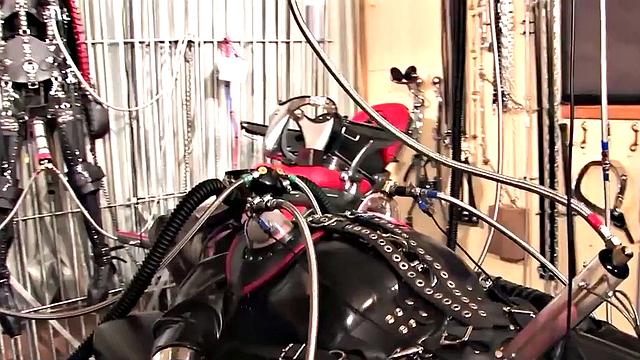 начальница связывает секретаршу и устраивает жесткий разгон в офисе