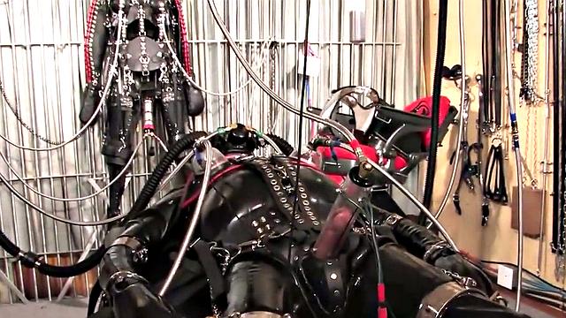 начальница связывает секретаршу и устраивает жесткий разгон в офисе