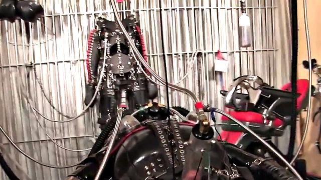 начальница связывает секретаршу и устраивает жесткий разгон в офисе