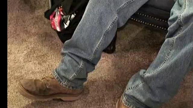 Джордж дрочит до мощного выброса на пределе страсти