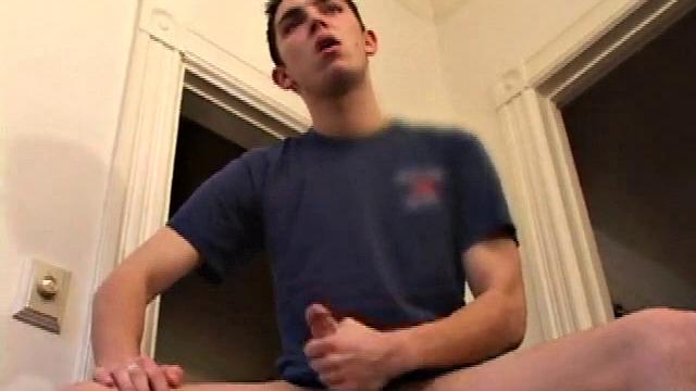 Super Shooter Brady Walker is always big and in charge. Well, his dick is at least. Brady works his magic on his cock and gets ready to cum.
