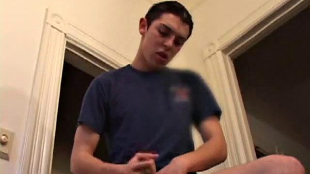 Super Shooter Brady Walker is always big and in charge. Well, his dick is at least. Brady works his magic on his cock and gets ready to cum.