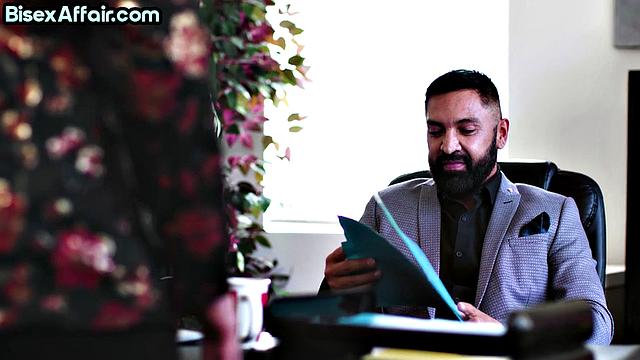 Cockhungry babe pounded in bi 3some