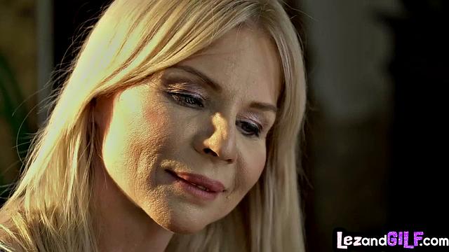 Stunning babe pussyeaten by GILF