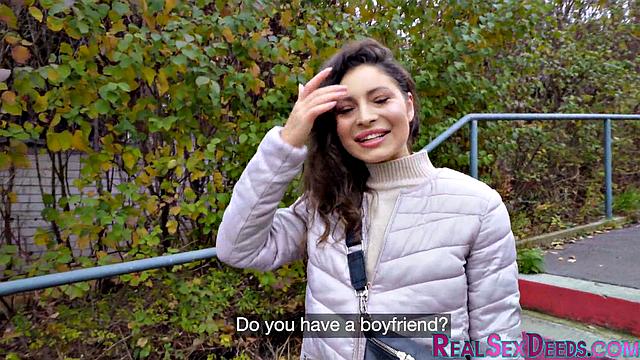 Picked-up beauty got pussysmashed