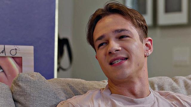 Два накачанных татуированных парня жестко трахаются без резинки