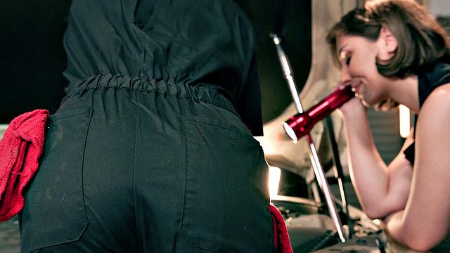 LEZ BE BAD - PAWG Dirty Mechanic Tommy King STRAP-ON Fucks Big Naturals Coworker Octavia Red