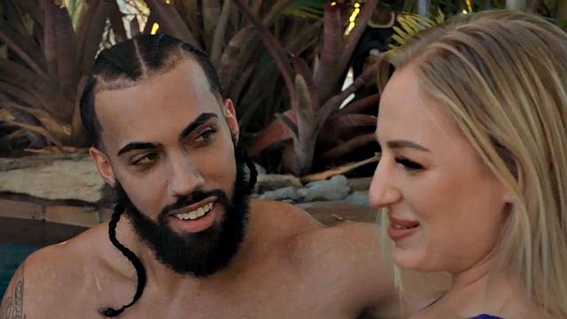 Busty babe deepthroating outdoor fucked in swimming pool