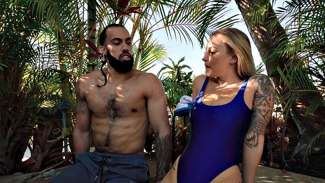 Busty babe deepthroating outdoor fucked in swimming pool