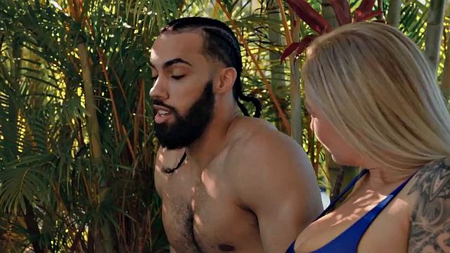 Busty babe deepthroating outdoor fucked in swimming pool