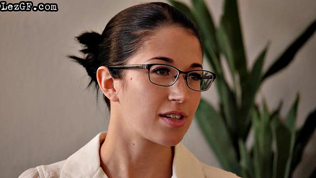 Две страстные лесбиянки лижут друг другу киски и не скрывают наслаждения.