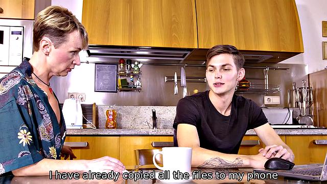 блондинка milf катается сверху и сосёт в pov