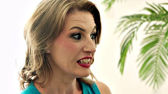 Jenn starts cleaning up and ends up with a messy facial