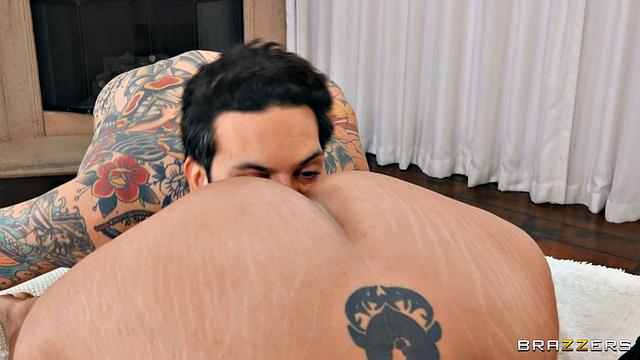 Two PussiesAre Better Than One