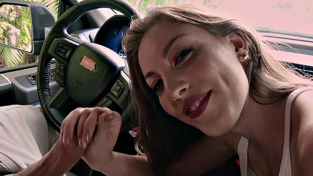 Watch this hot chick give a road-headhandjob and blowjob in a car