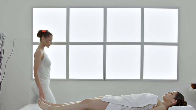 Lez beauty seduces BFF slut in 69 after hot massaging