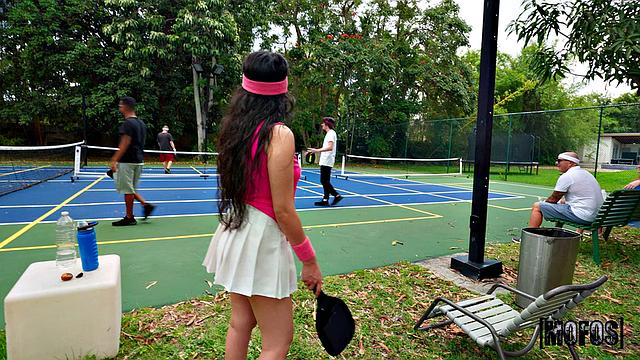 паркер амброуз жёстко трахает селену айви на корте