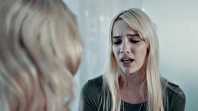 Lesbian MILF with glasses seduces 19yo slutty lesbian